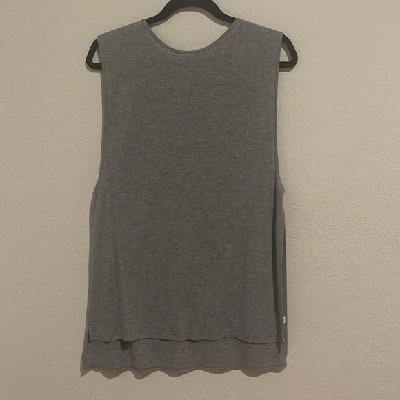 Poof! | Relaxed-Fit Gray Sleeveless Tank Top (Tunic) w/ Side Slit Detail, Size L - Picture 7 of 8